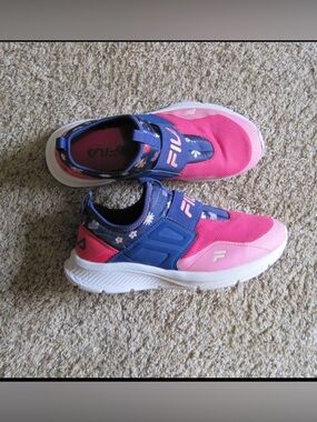 FILA Accolade Evo girl’s Running Shoes sz 6